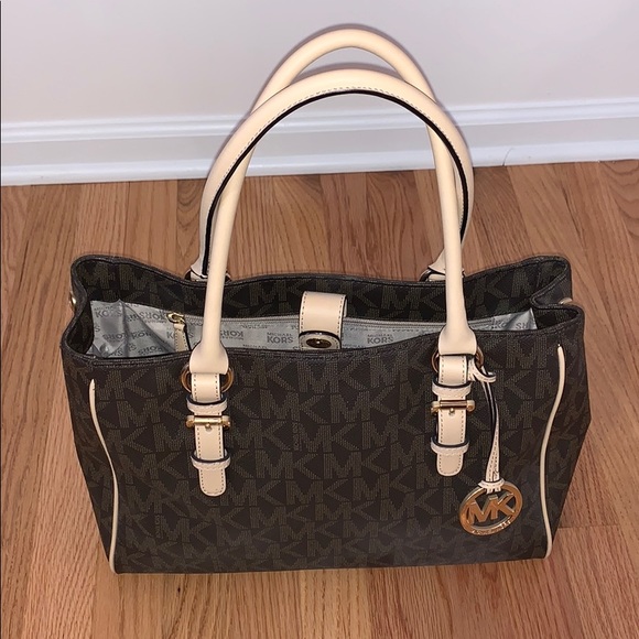 Michael Kors Monogram Bag - Picture 5 of 8
